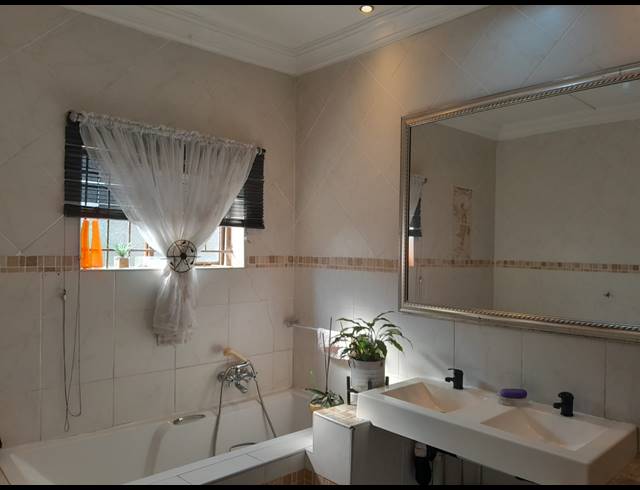 5 BEDROOM HOUSE FOR SALE IN BLUFF